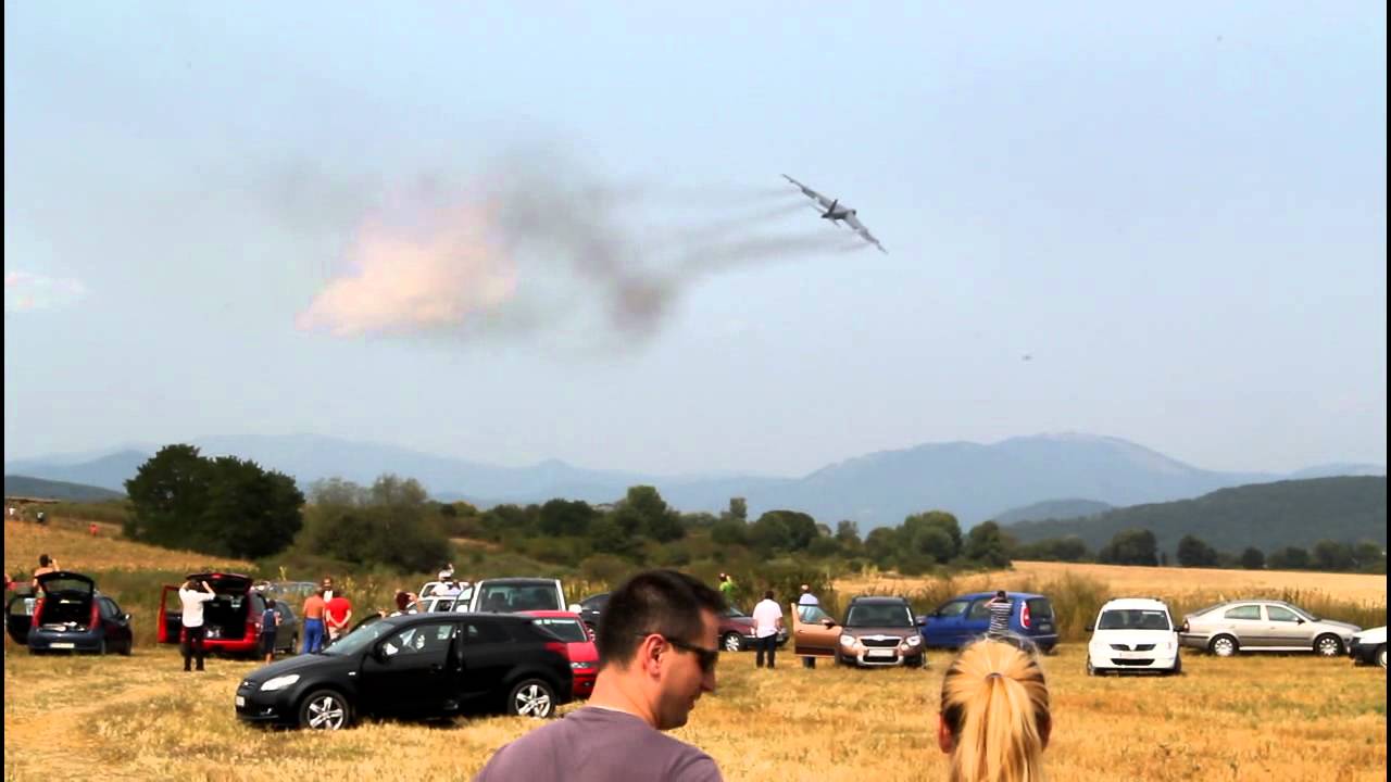 bombarder B52 -prelet ponad letisko Sliač