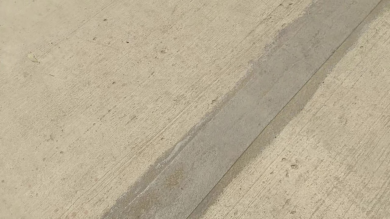 Drive way cracks sealing