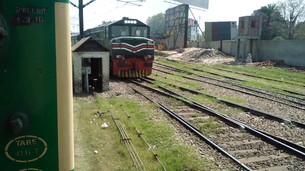 Pakistan Railways:8dn Tezgam Express reaching Lahore Junction
