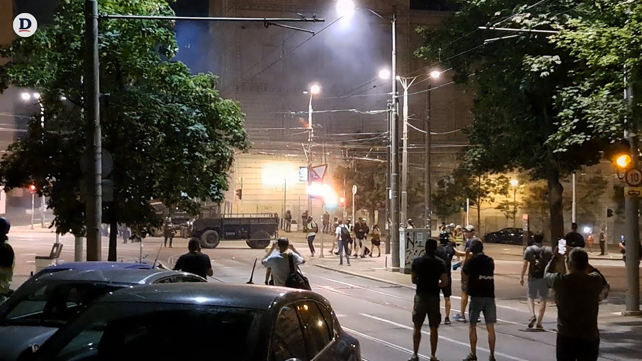Topovski udari i suzavac nad Beogradom: Policija vijala ljude na protestu 