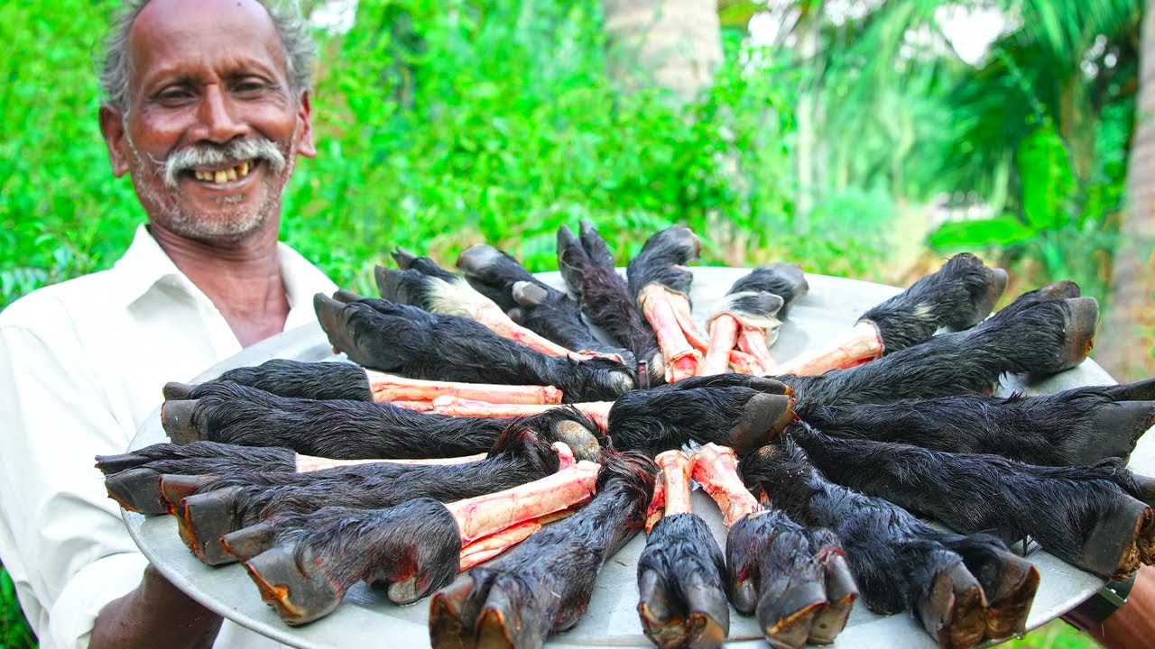 MUTTON LEG PAYA RECIPE | மண்வாசனையில் கருங்கிடா கால் பாயா | Village Traditional Aattu kaal paya