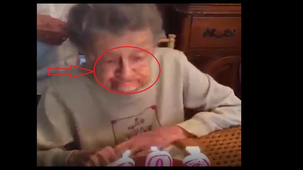 une mamie perd son dentier 😂