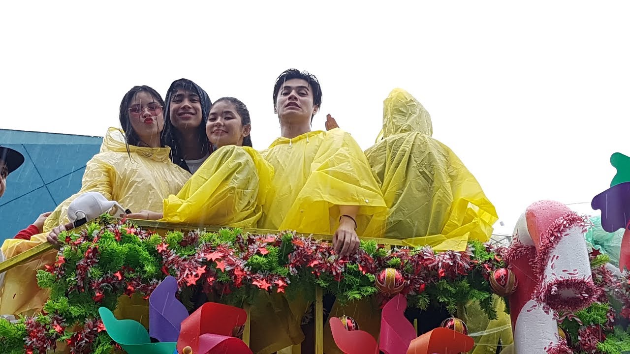 MayWard, DonKiss at LoiNie Kanya Kanyang GIMIK sa  MMFF Parade FLOAT, Kahit UMUULAN!