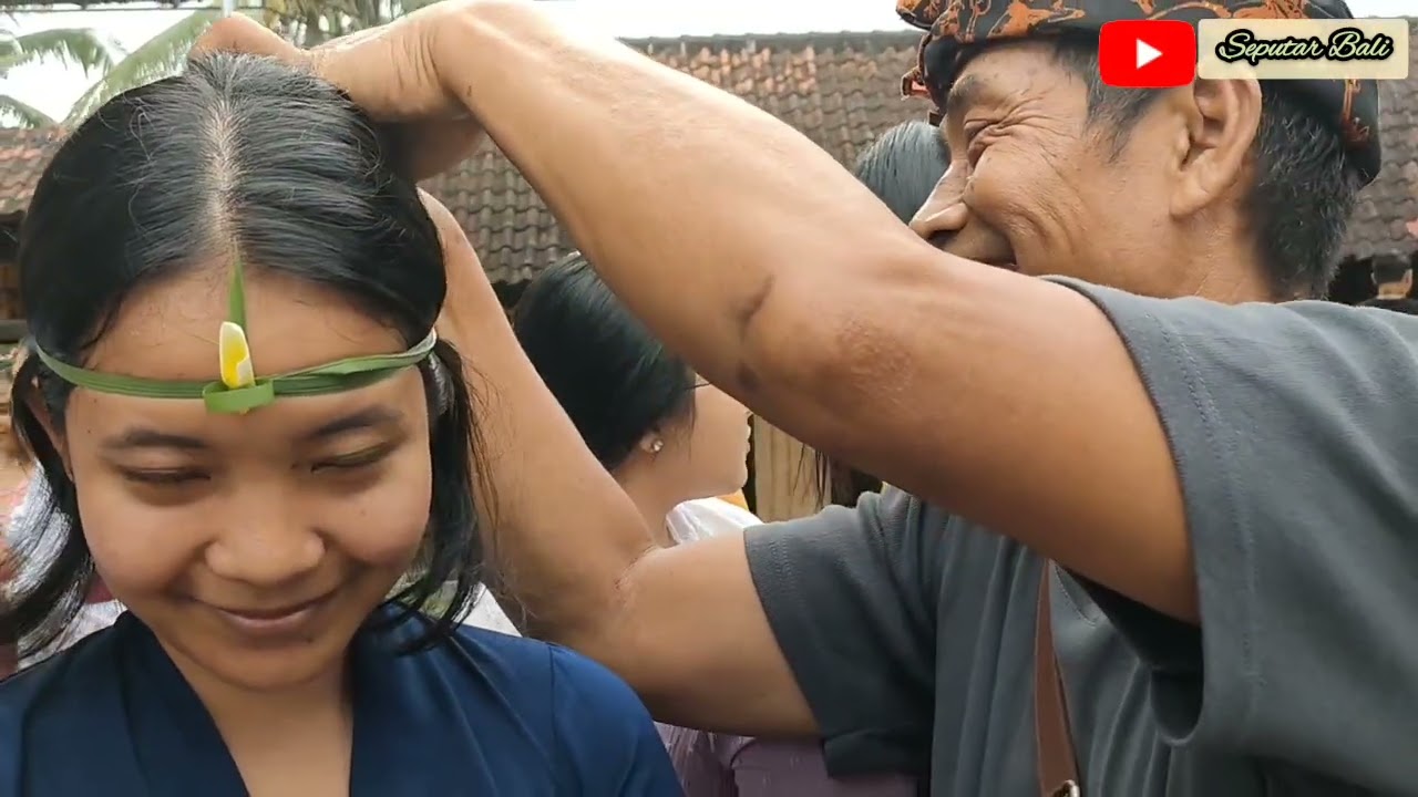 PROSESI MEPETIK RAMBUT DI BALI//ANGGEN NGODAK IDA SESUHUNAN #infobaliterkini