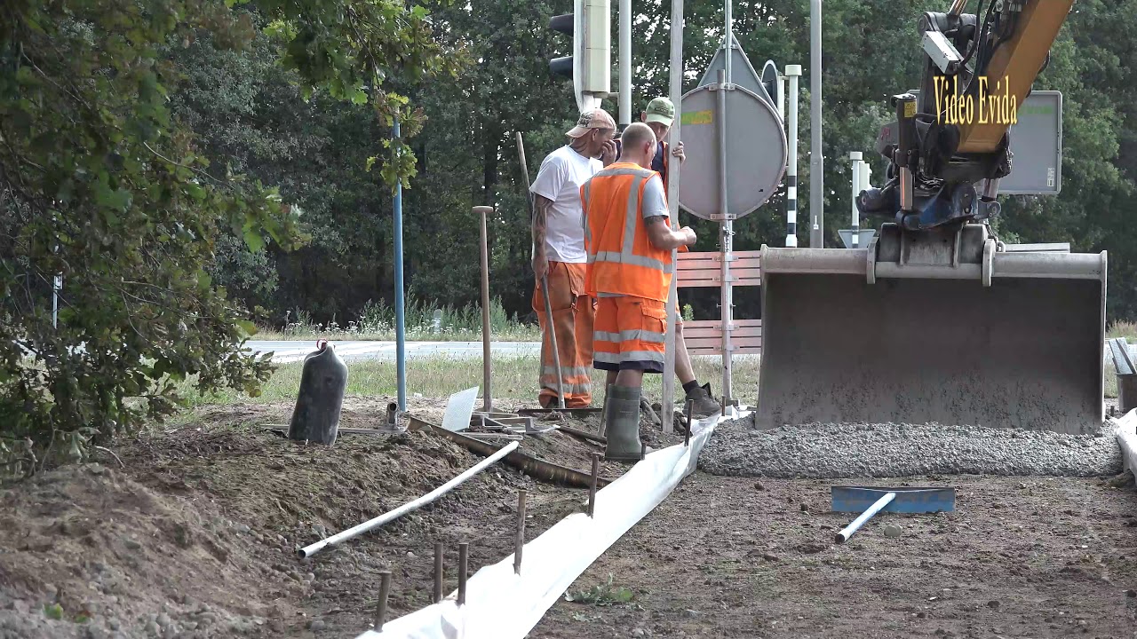 aanleg fietspad, laatste deel betonbaan ;deel 5