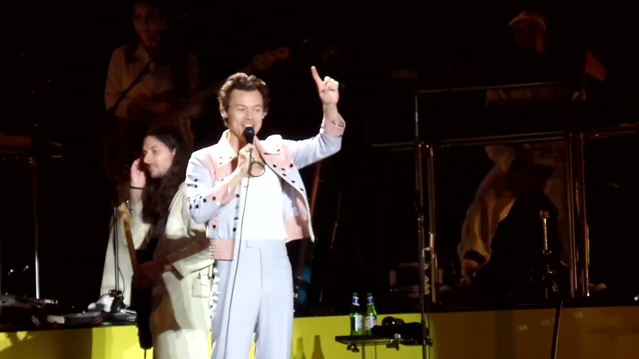 Harry styles - dutch happy birthday song ( Live @ Amsterdam, Ziggo dome 9 july 2022)