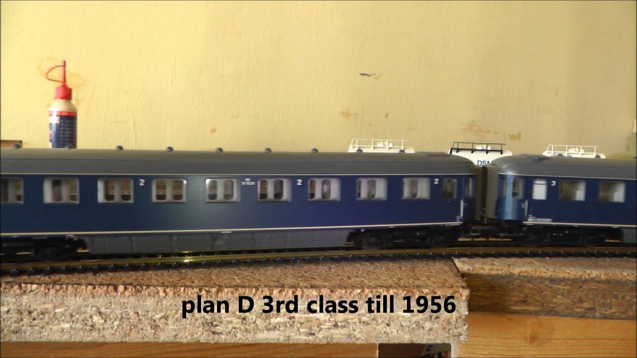 HO Fleischmann NS 1200 with some different Roco plan D cars and 1 postcar