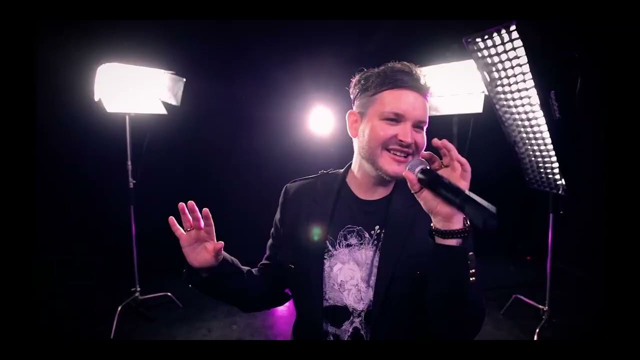 Tom W - fantastic male vocalist available to hire from www.garston-entertainment.co.uk