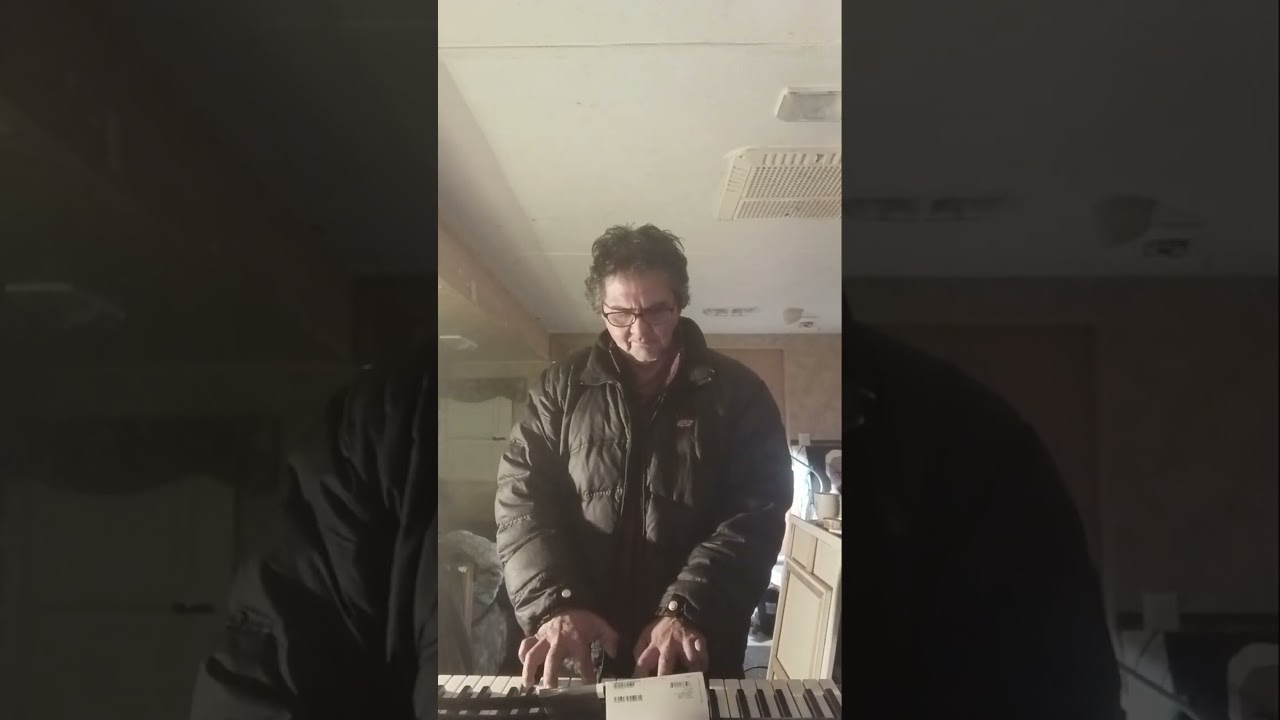 piano keyboard chord progression practive. on rockjam rj461 keyboard. begginner. old rez.