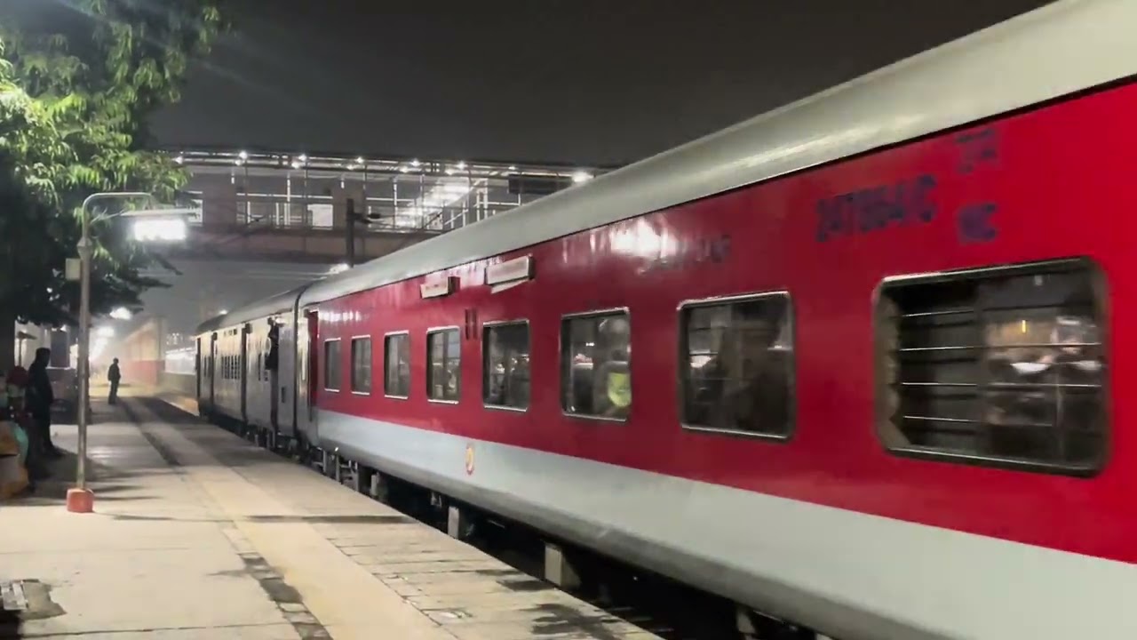 Train 🚊 in Alighar 