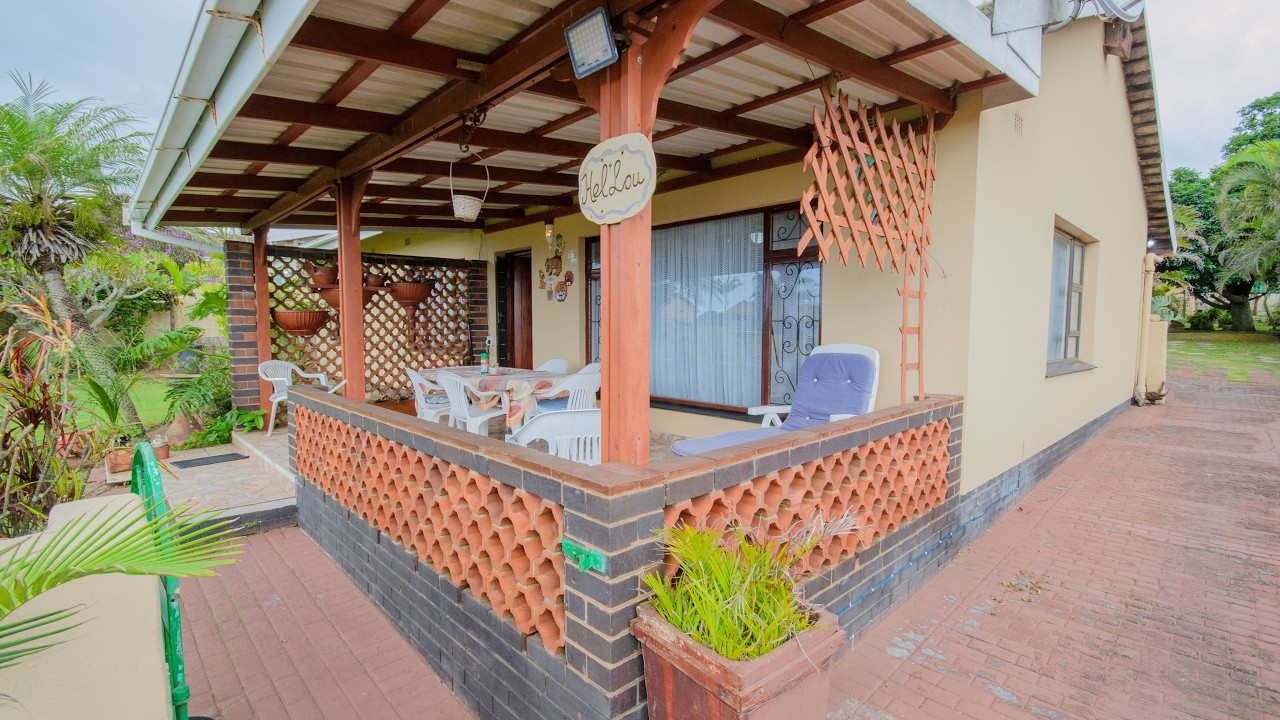 Coastal Living Awaits: Charming Manaba Beach Home with Sea Views