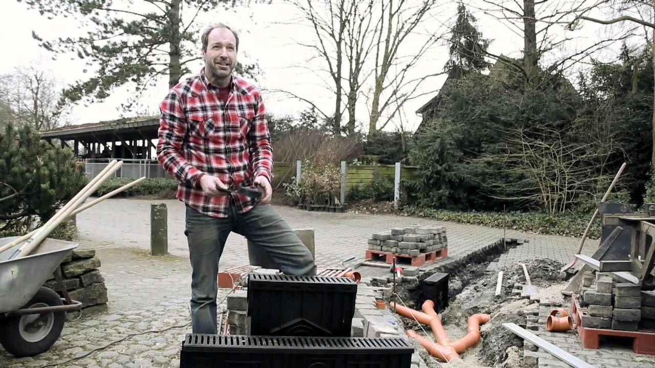 HAURATON - Parte 2: Installazione della canaletta RECYFIX® - Installazione dei tubi e pozzetti
