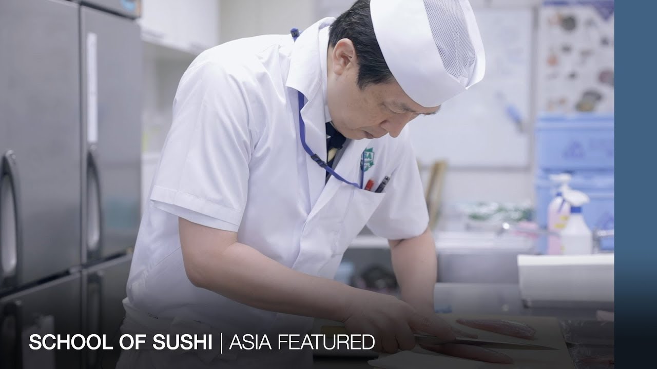JAPAN: School of sushi