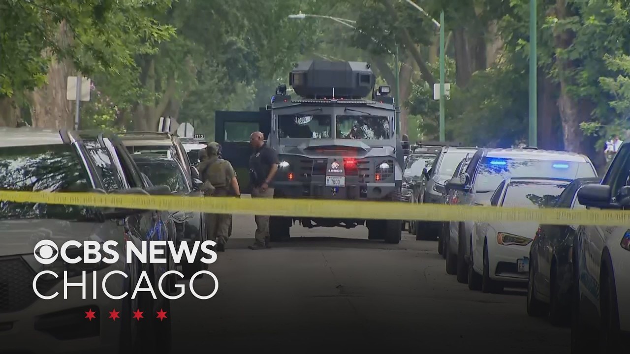 Chicago police SWAT officer and woman shot during Albany Park standoff