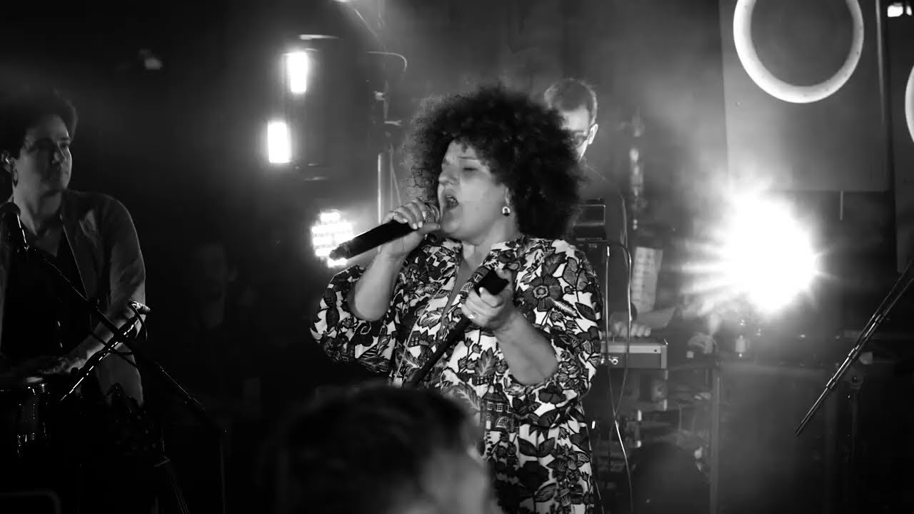 Karolina -  Save Me From My self | Live