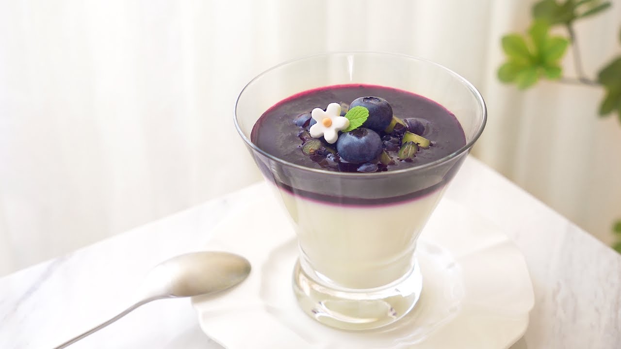 Easy Vanilla Panna Cotta ✿ Panna Cotta With Blueberry Topping