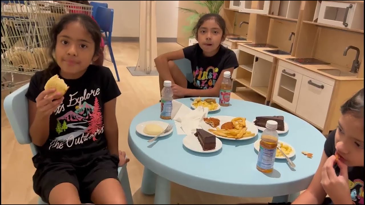  Visitamos IKEA. Comemos albóndigas y conocemos la mueblería.  Muy interesante 