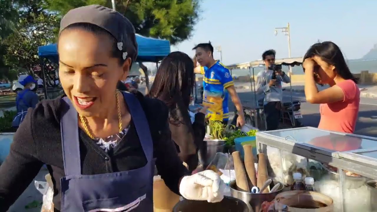 Рекомендуем попробовать восхитительный салат из морепродуктов Jealeak в провинции Прачуапкхири-Кх...