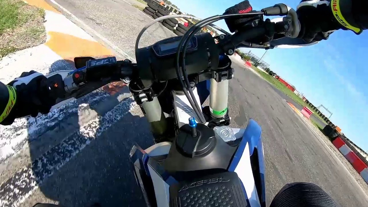 Husqvarna FS 450 VS Honda CRF 450