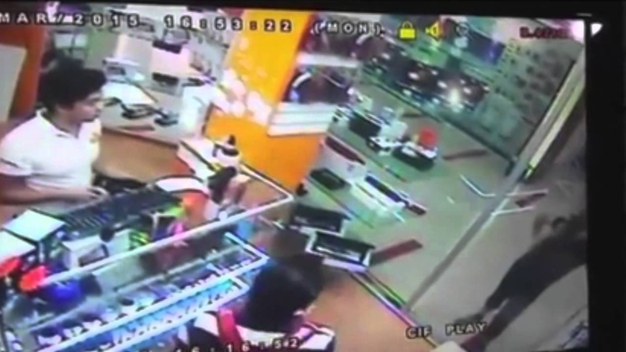 Captan a ladr&oacute;n de celular en plaza comercial de Le&oacute;n