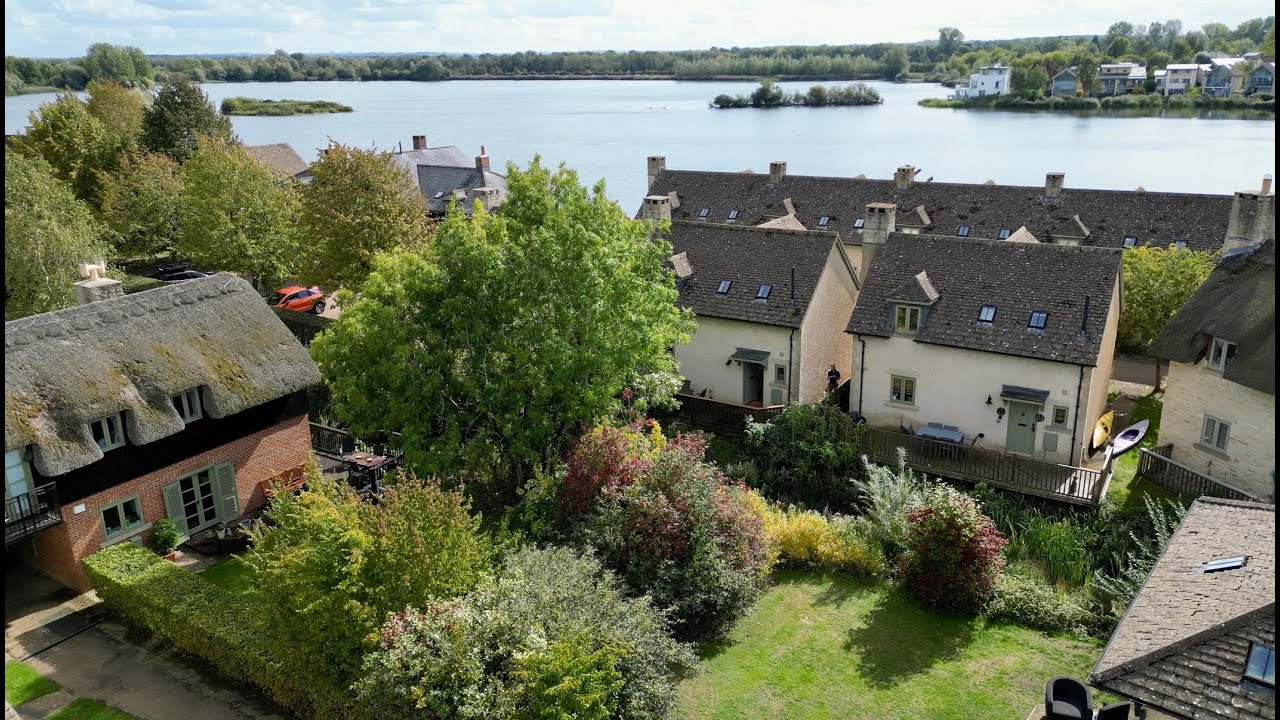 Mill Village 59 - 'Millstream Cottage' set on the popular Lower Mill Estate in the Cotswold Lakes