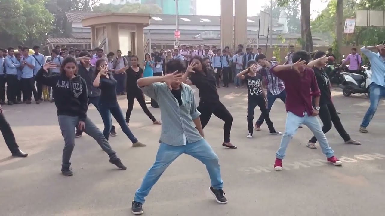 Epic Flash Mob at St. Aloysius Degree College  | Ft. A-Virus Crew | Mangalore 2014