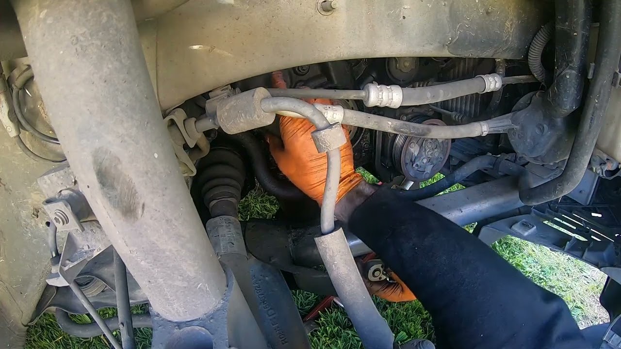 Remplacement kit de distribution et pompe à eau Citroën C4 Picasso hdi 110 / timing belt replacement