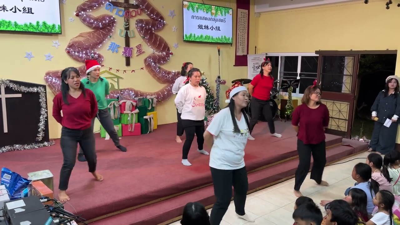 Sisters’ dancing at Christmas Eve 