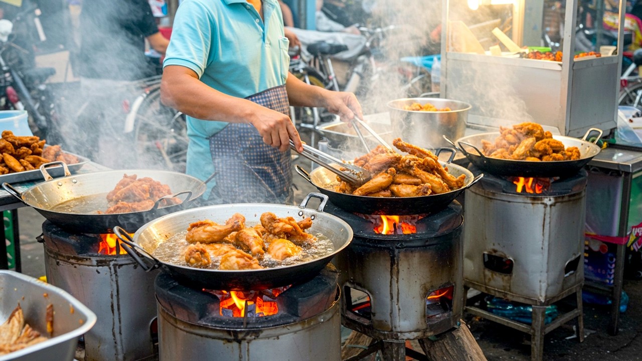 Master Wok Chef & Siem Reap&rsquo;s CRAZIEST Chicken Rice Restaurant! 🍚🍗🔥
