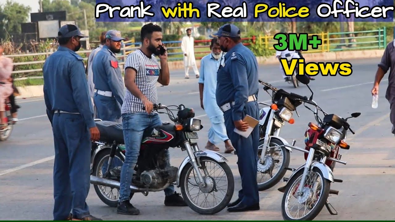 Social Experiment With Traffic Police  - Lahorianz