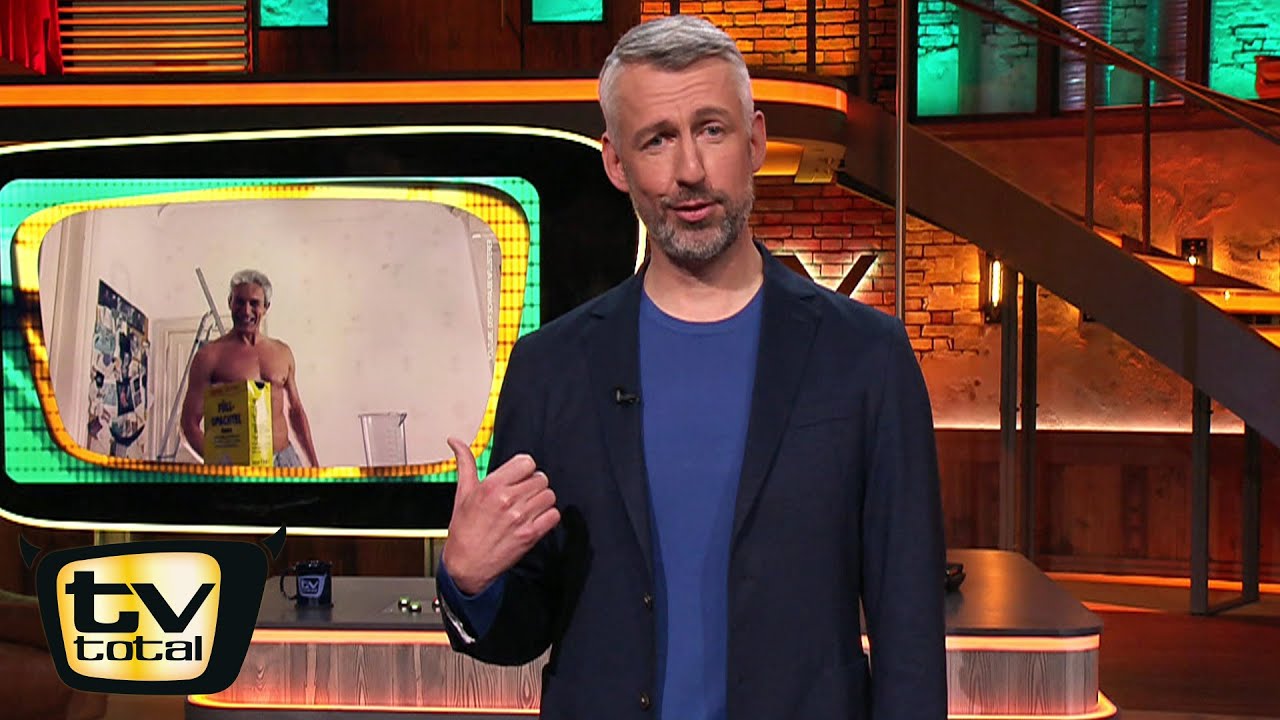 Akute Oberteilknappheit in der Werkstatt | TV total