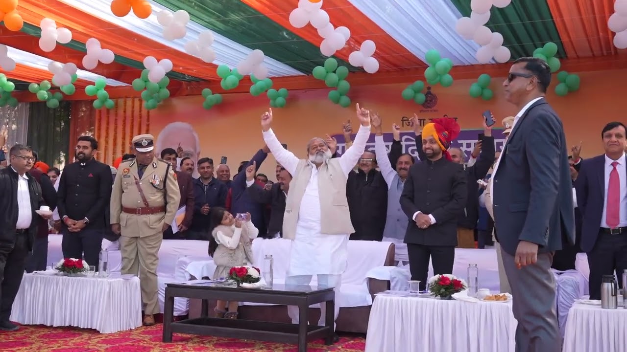 Extremely Energetic Bhangra by Students of SVS Bal Bharti that made the chief guest dance with them