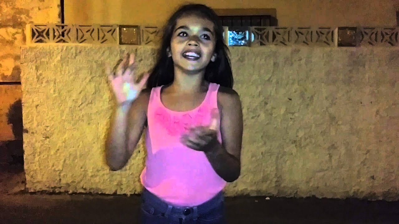Niña de los almendros