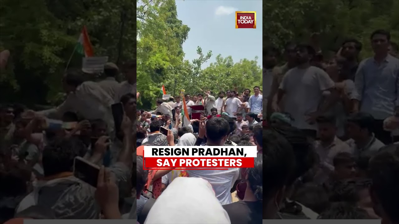 Cockroach News: &ldquo;Resign Pradhan,&rdquo; Say Protesters | Delhi Student Rally Escalates Over CBSE Exam
