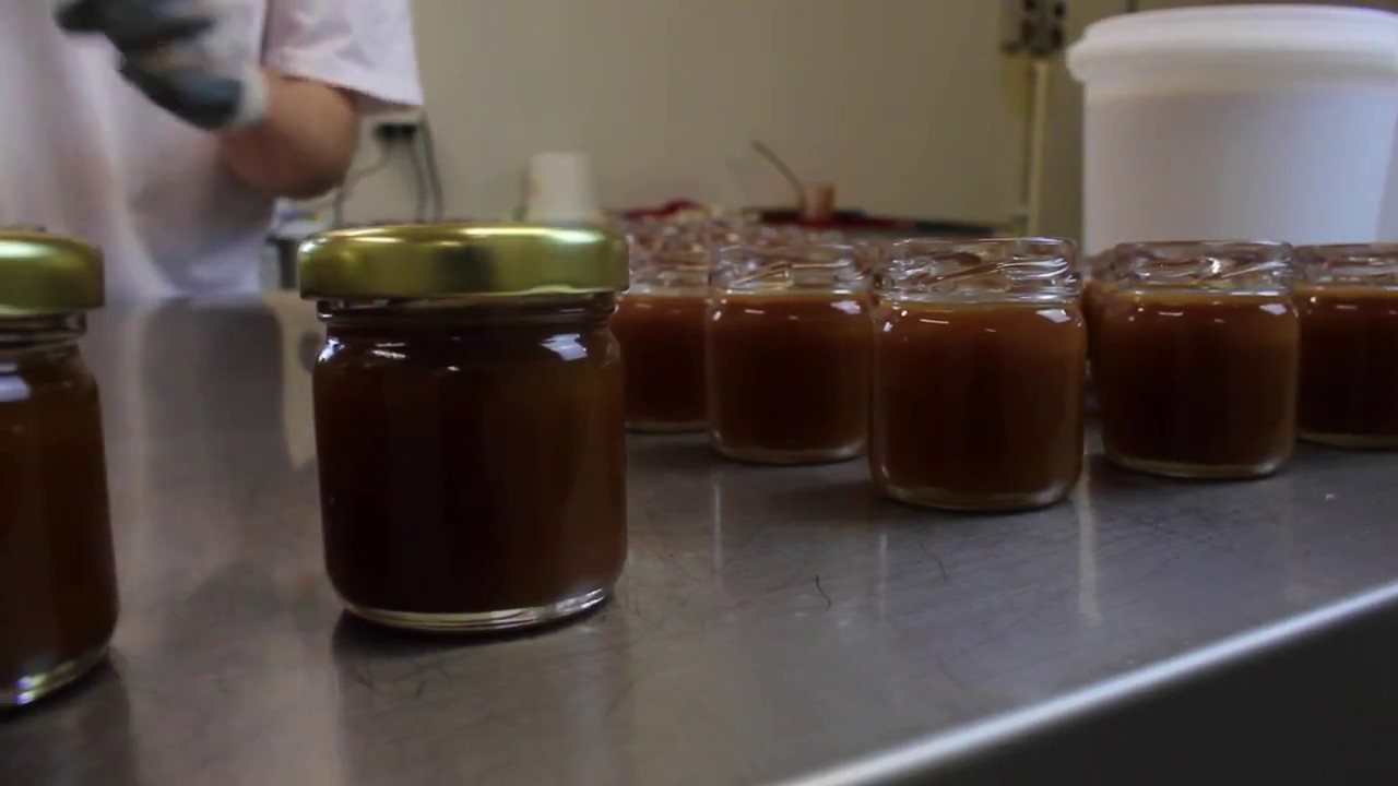 Sealing by hand Caramelicious