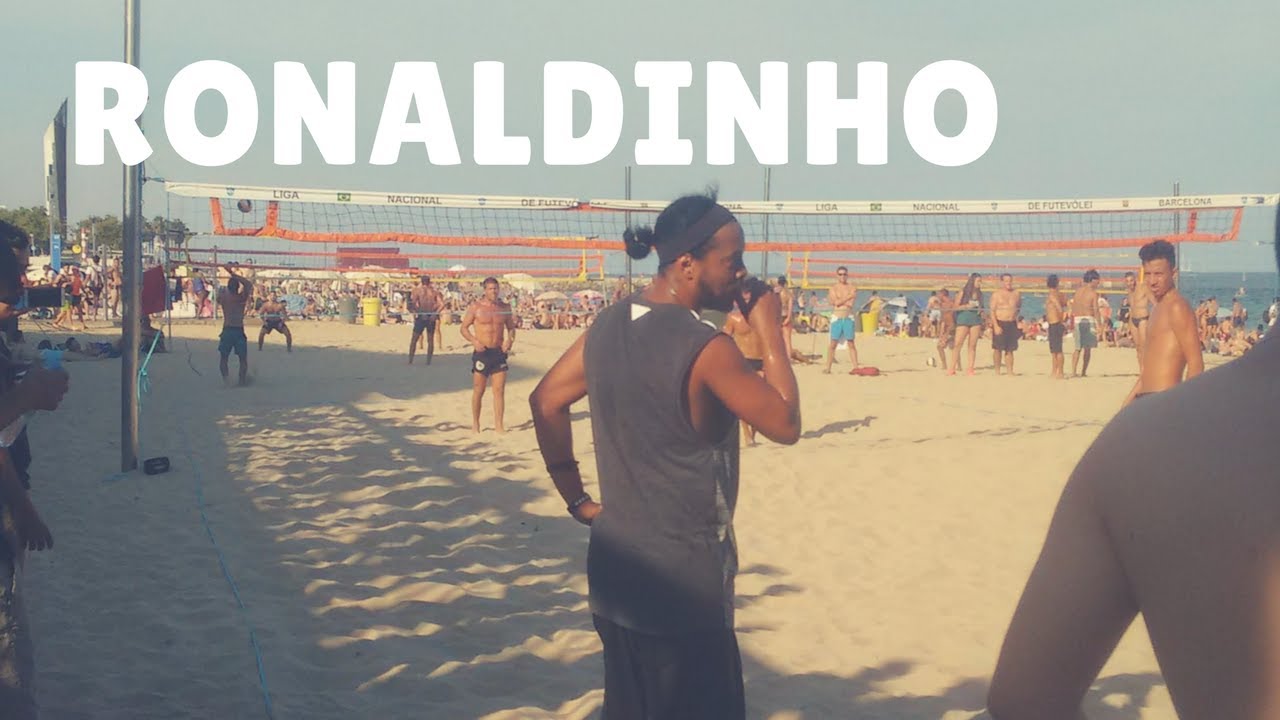 Ronaldinho plays footvolley in Barcelona 2017