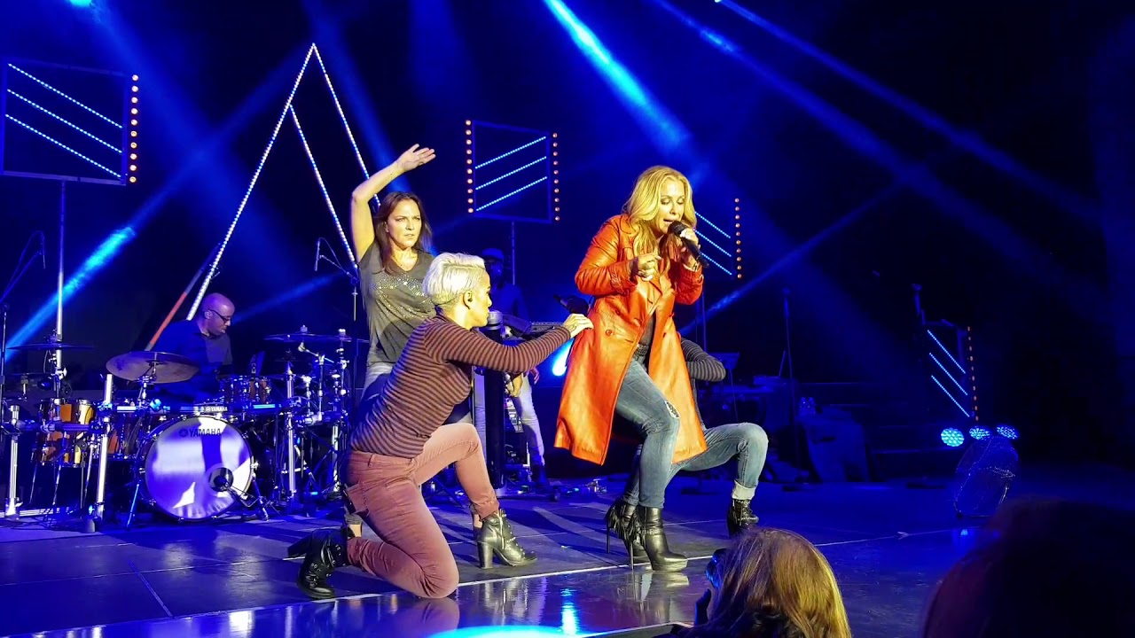 Anastacia - Boxer (Aldi-Süd Fashion Show, 07.09.2017)