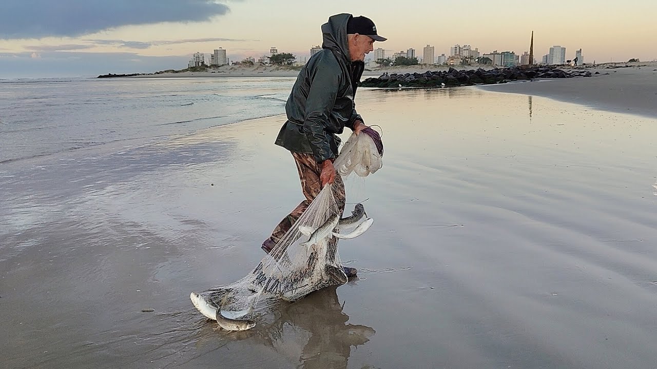 Pescas de tarrafas, Praia, Imbé, barco encalhado e tainhas nas tarrafas! #pescadetarrafa