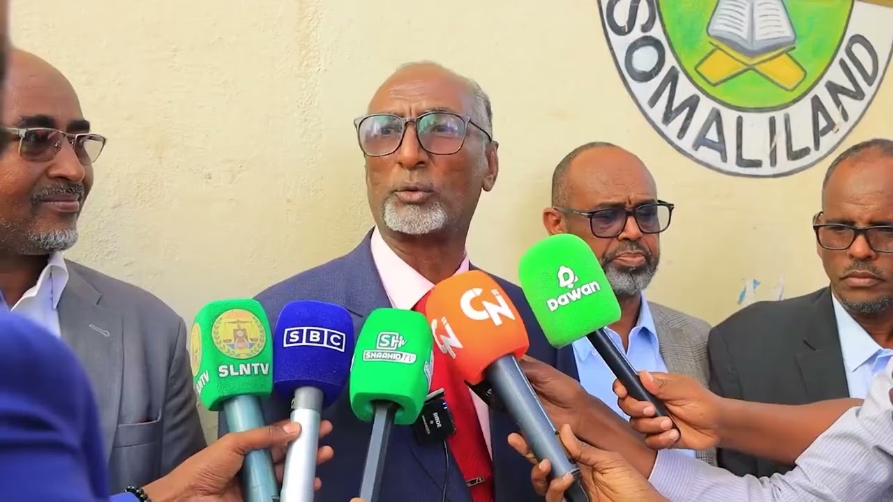 Gudida Arrimaha gudaha iyo aminga ee golaha wakiilada JSL oo kulan la qaatay wasiirka Arimaha gudaha