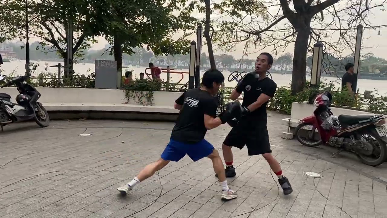 Paralympic Bivol vs Bình Nóng Lạnh (2)