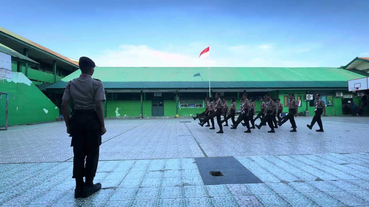 Lomba kreasi baris berbaris madrasah gerakan pramuka pangkalan mtsn 1 bone  