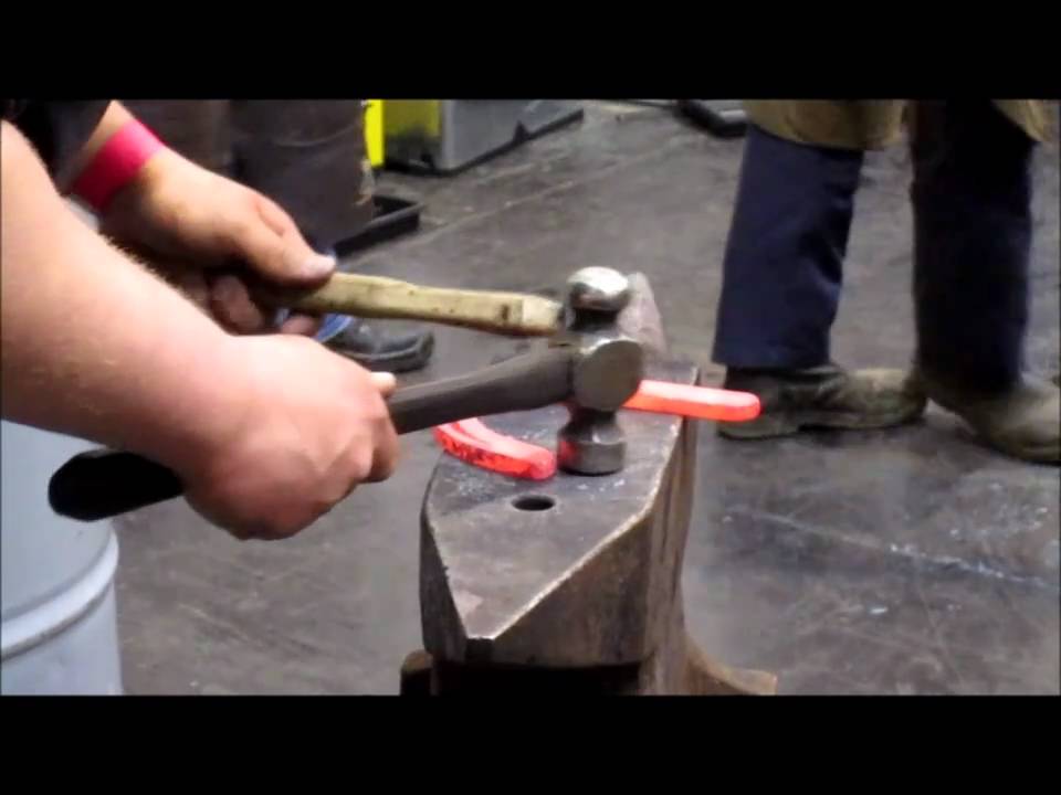 Equitana 2011 ! Blacksmith at work ! Hufschmiede bei der Arbeit !