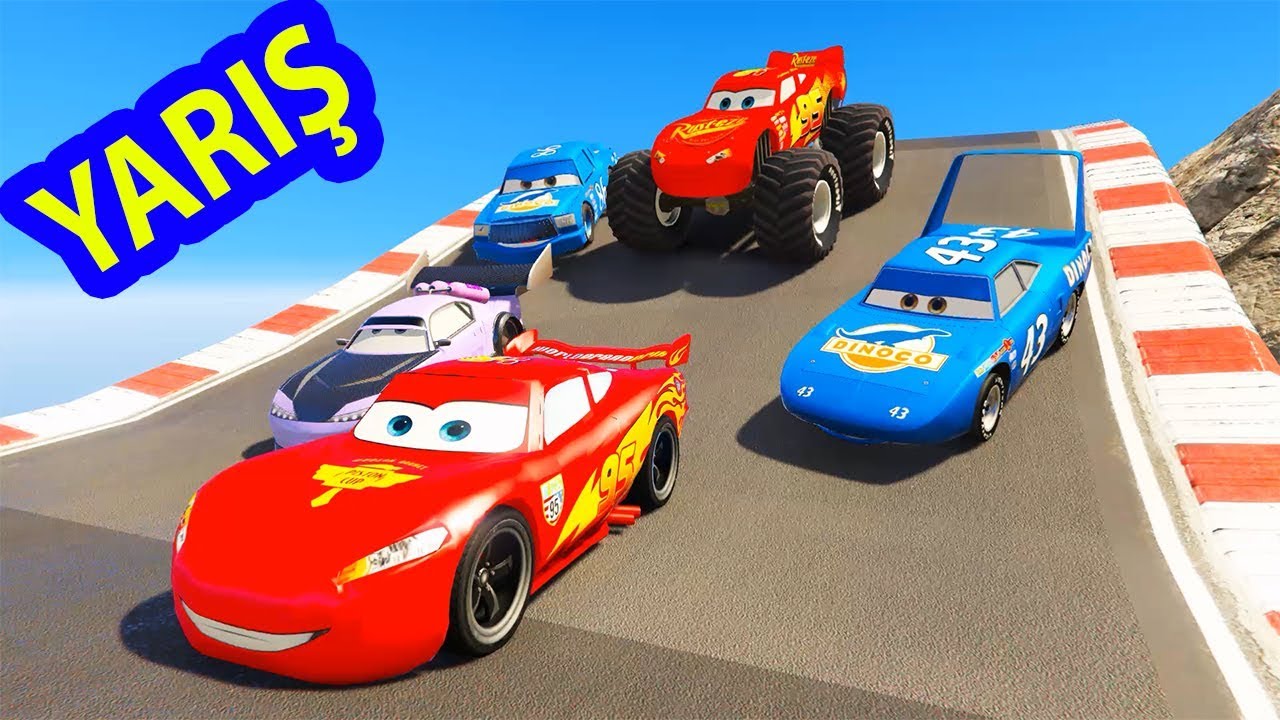 Şimşek McQueen Arabalar YENİ Gökyüzü Parkurunda Yarışıyor - GTA 5 MODS