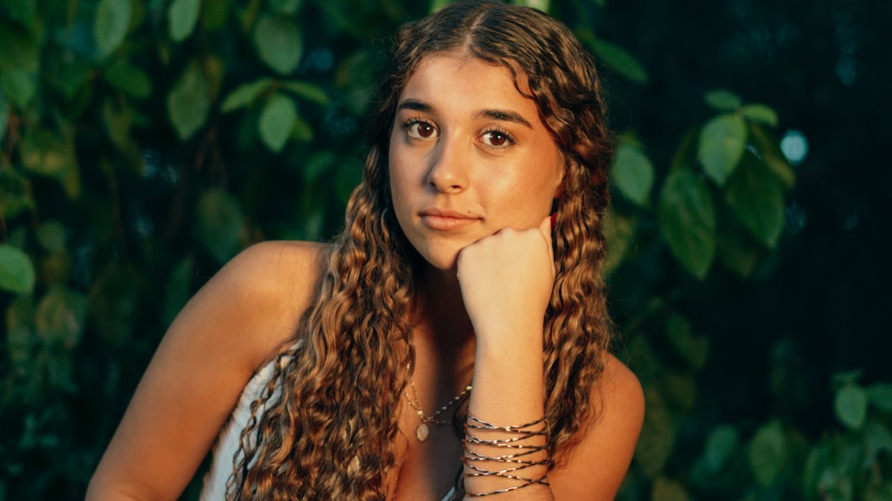 Nayra Mirella - Longe (Oficial Video)