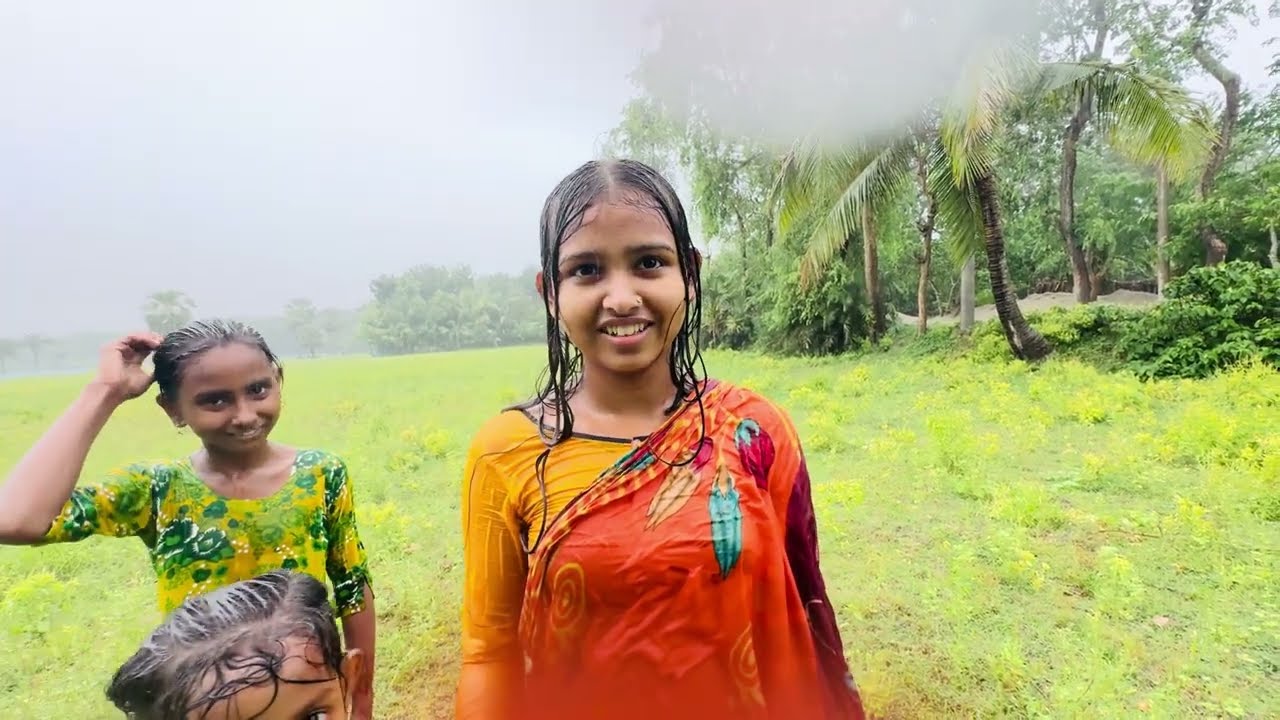 উর্মি বৃষ্টিতে ভিজে ঠান্ডা লাগাচ্ছে আমার কোনো কথাই শোনে না