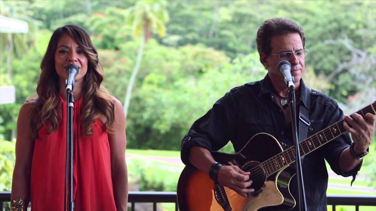 Ben and Maila - Silent Night (Hisessions.com Acoustic Live!)