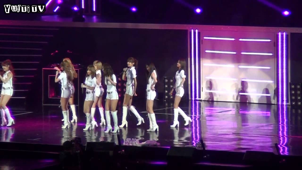 SNSD YulTi 율티 Fancam Moment #76 - Saving Yuri from the Depth of Failure