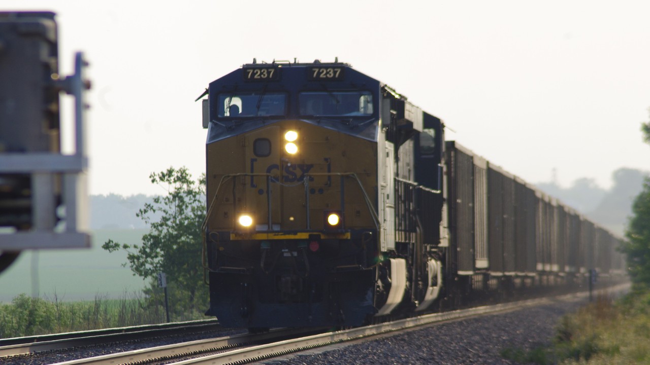 CSXT7237 East in Malta, IL