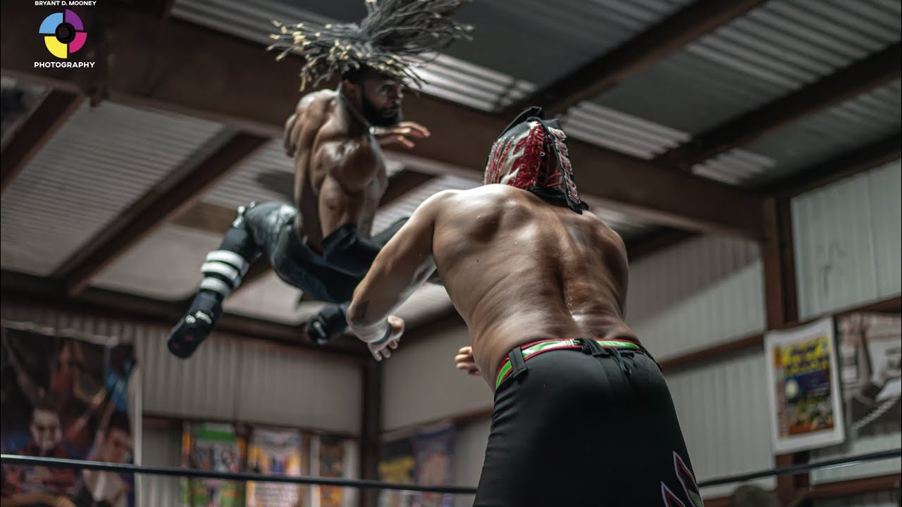Chris Bey vs Mysterious Q vs Stephen Wolf
