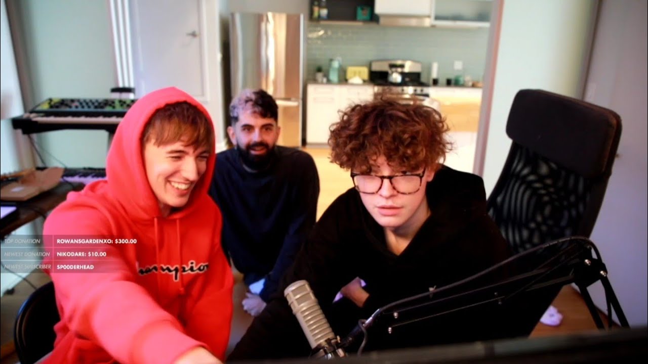 Koji and Ellum sending Dumbdog a picture of them pretending to be killed by Steve